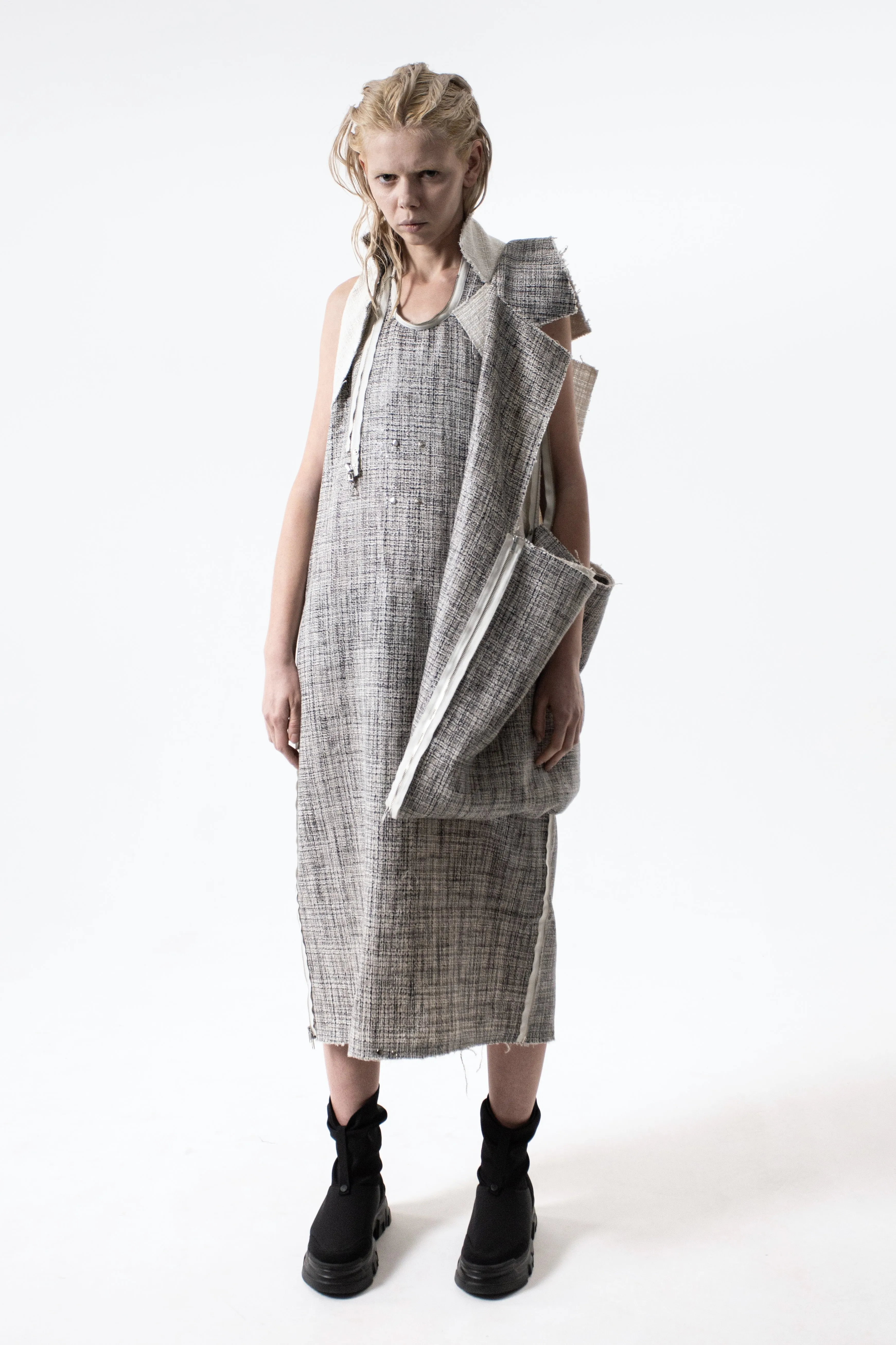 DUALITY 10-way transforming piece: coat / jumpsuit / vest / dress / 4 bags