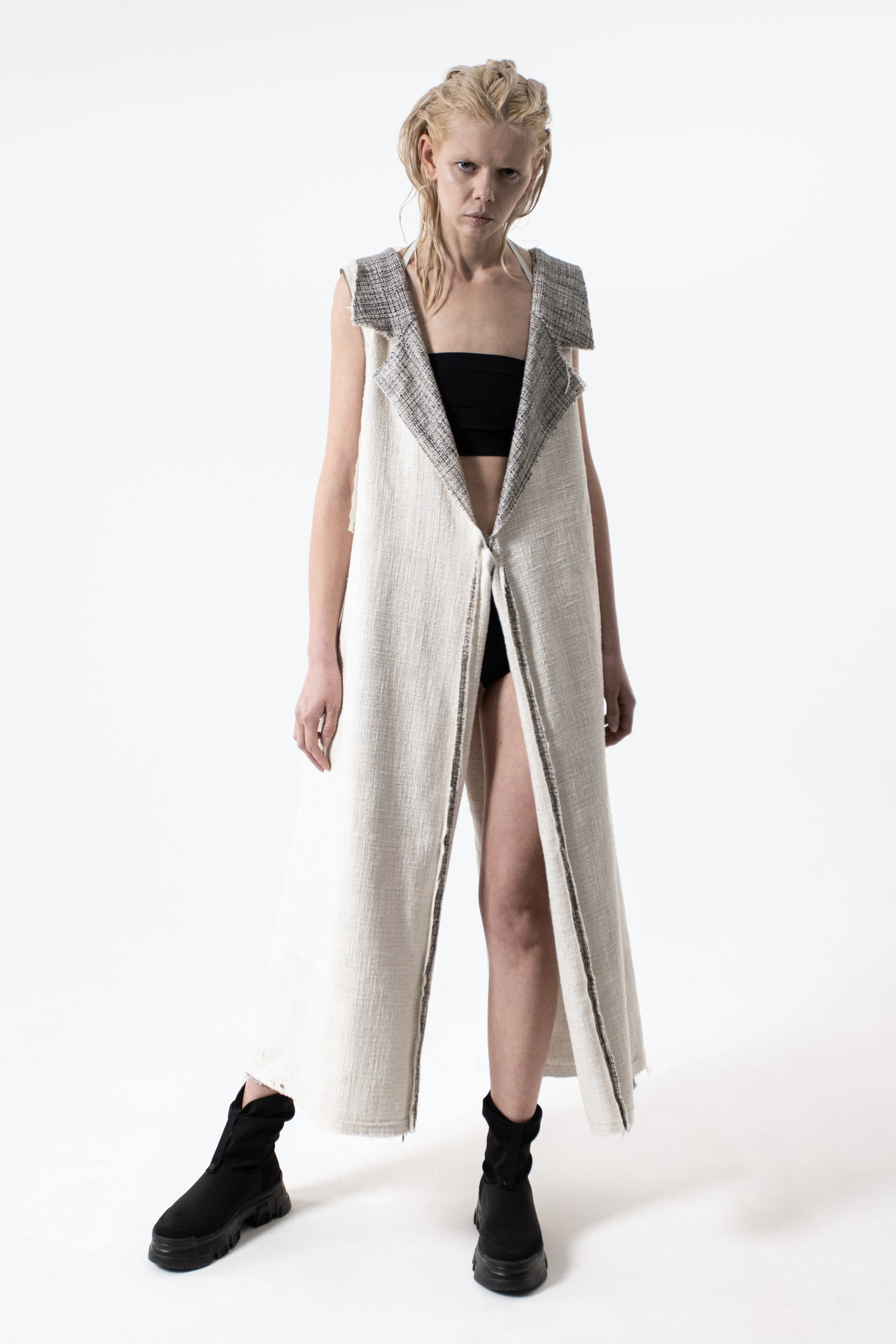 DUALITY 10-way transforming piece: coat / jumpsuit / vest / dress / 4 bags