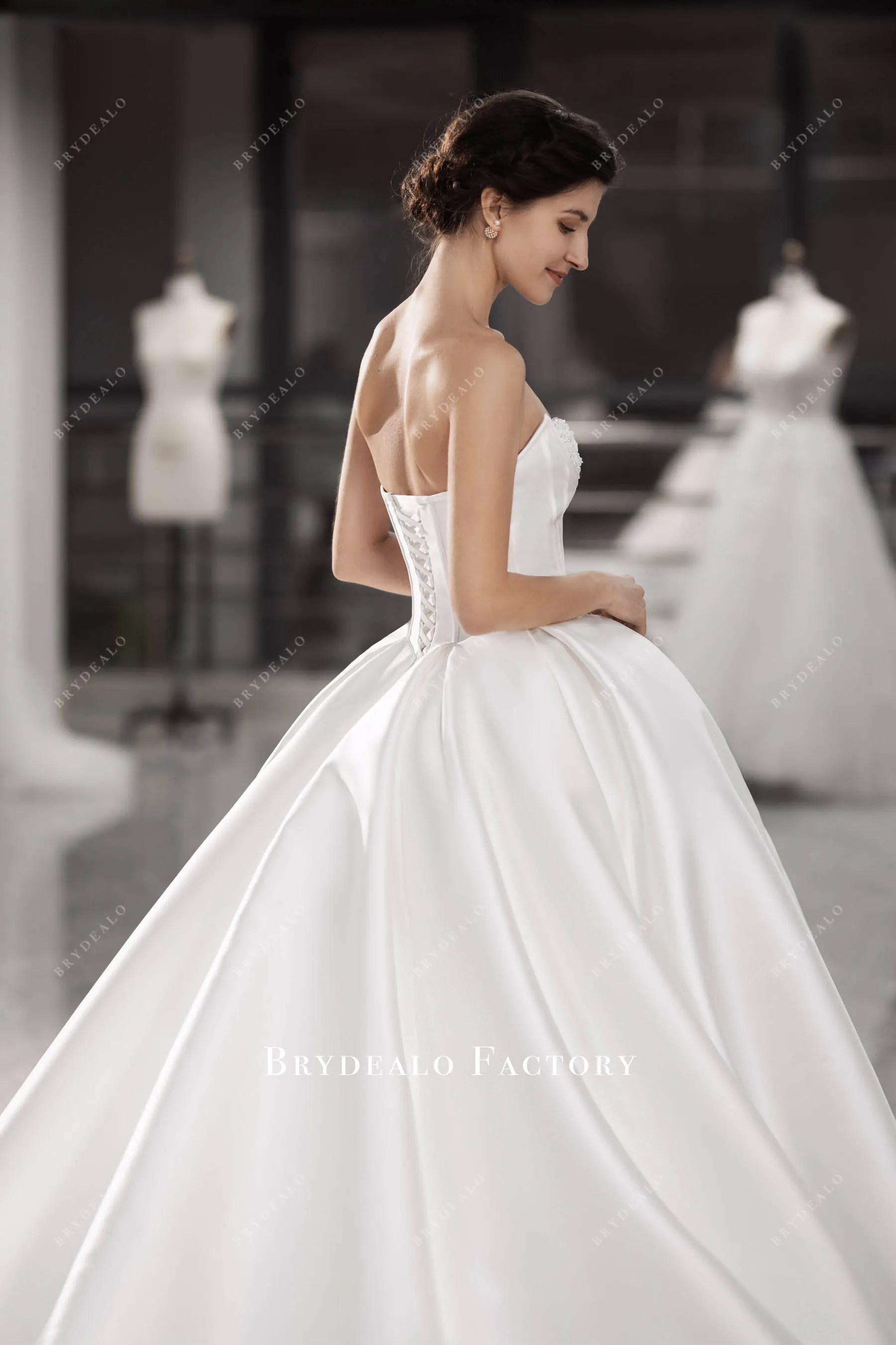 Elegant Mikado Flowers Sweetheart Neck Wedding Ballgown